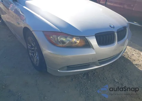 2008 BMW 328I z USA, uszkodzony, nr VIN WBAVA33548KX87995